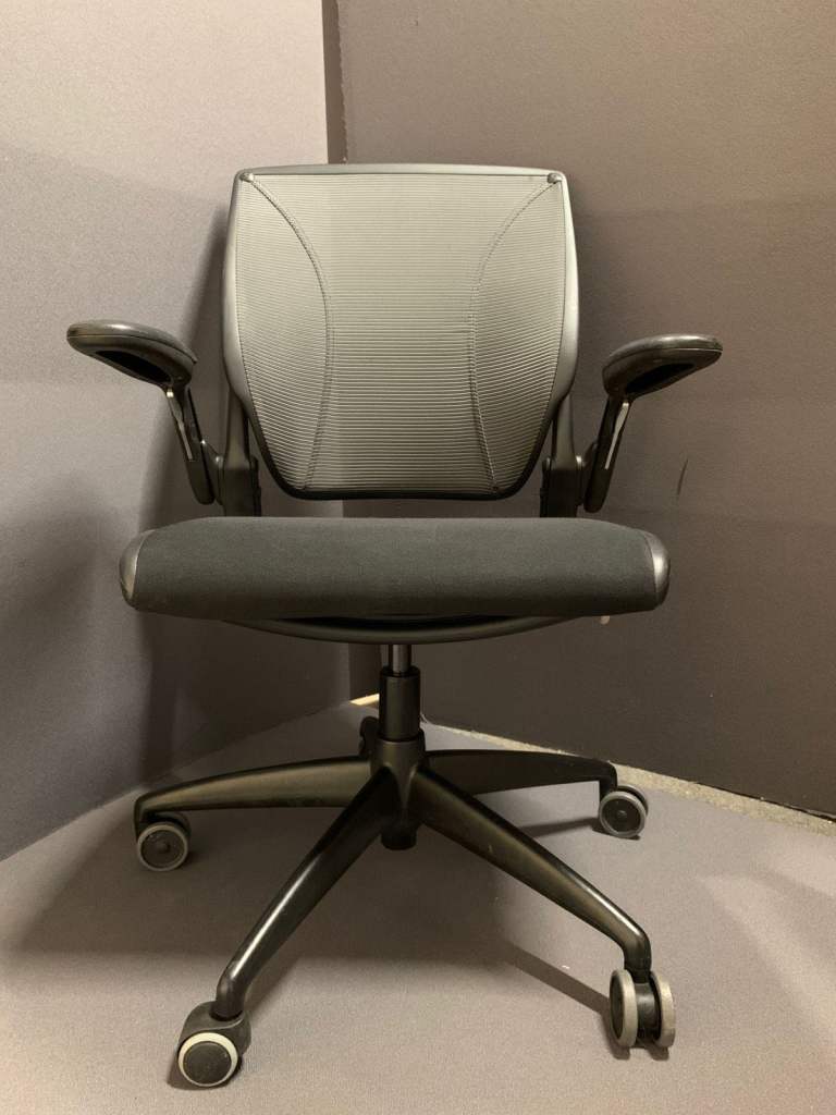 Humanscale diffrient world mesh office chair and gaming chair (6 available) £150 each