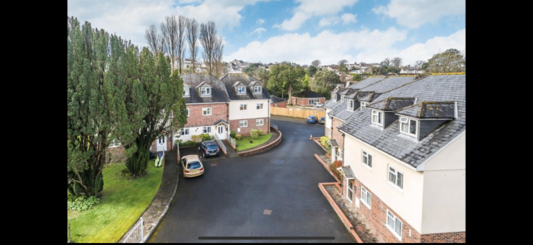 Plymstock 2 bed top floor flat (no lift)