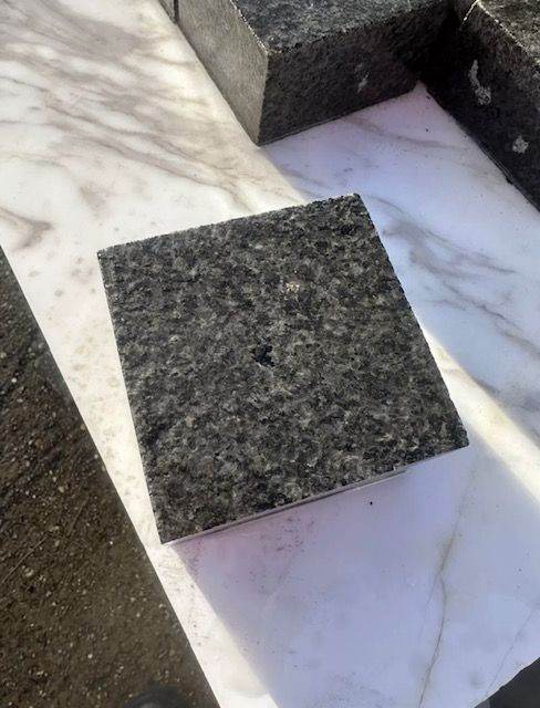 GRANITE BLOCKS IN BLACK WITH MICA SPARKLE - 94 x 94 x 50mm