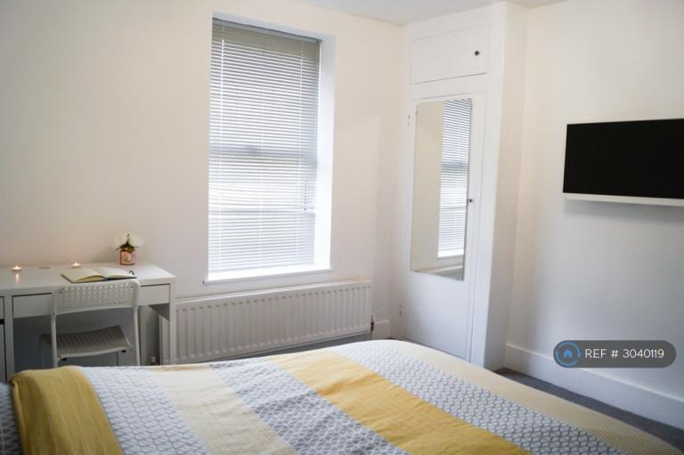 1 bedroom in Mill Road, Gillingham, ME7 (#3040119)