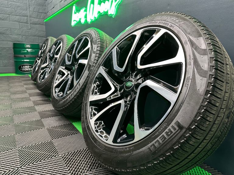21 inch Range Rover Sport / Discovery Black & Diamond Cut Alloy Wheels style 5025 & 5mm+ Pirelli’s!