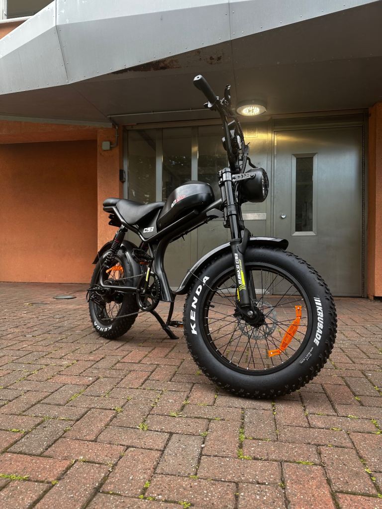 Emoko c93 electric bike 1200 wts( price not negotiable 