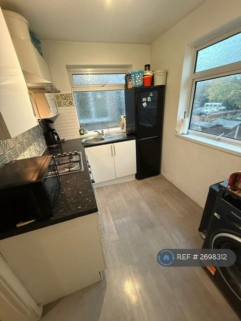 2 bedroom flat in Low Hall Lane, London, E17 (2 bed) (#2698312)