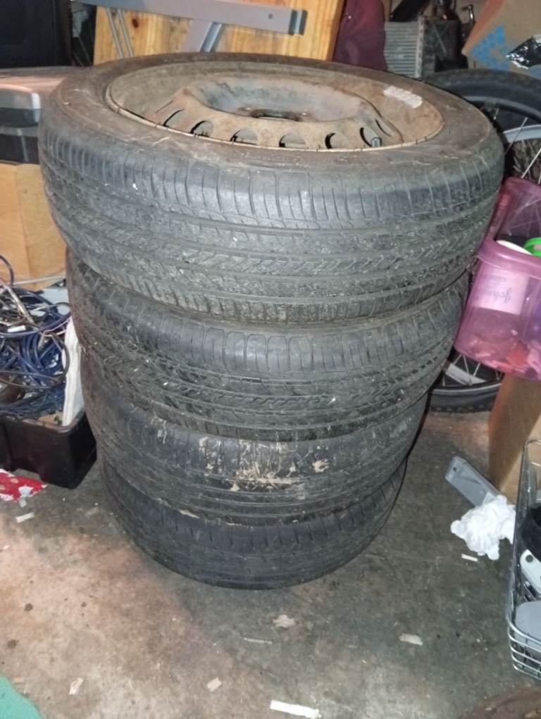 Set of 4 tyres 165/60/14