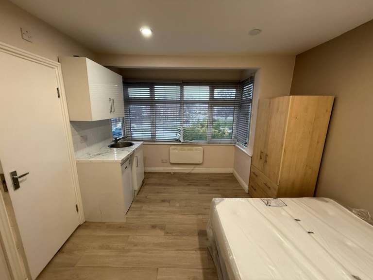 BENEFITS ACCEPTED - Studio Flat Available in Northolt Ealing Hillingdon UB5