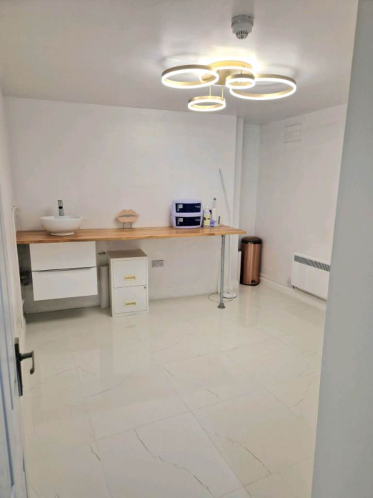 Beauty rooms to rent 