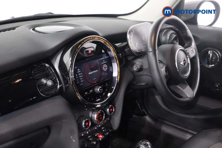 2021 MINI Hatch 1.5 Cooper Classic 5dr [Comfort-Nav Pack] Hatchback Petrol Manual