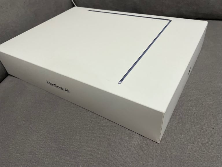 Apple MacBook Air (M3, 15-inch with 8-core CPU and 10-core GPU, 16GB Unified Memory, 256GB SSD