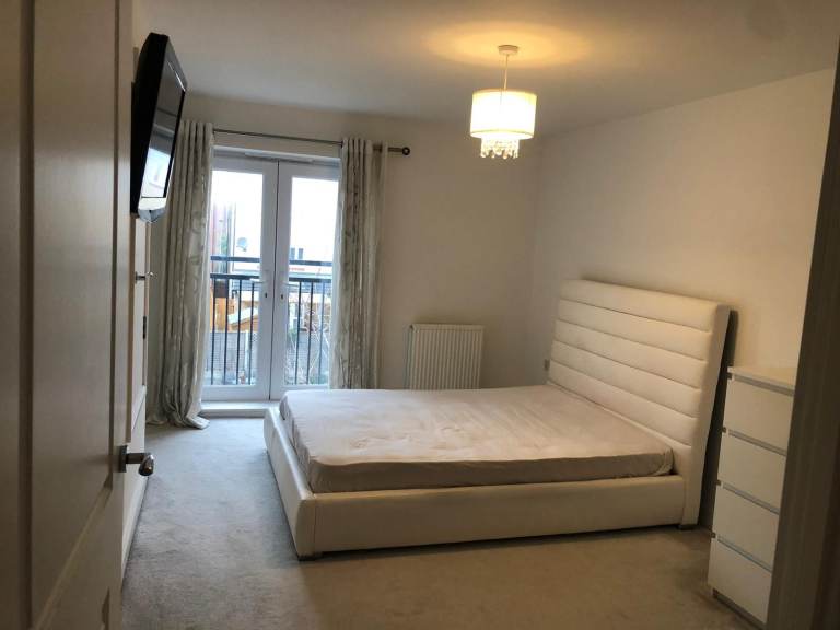 Master bedroom with en suit 