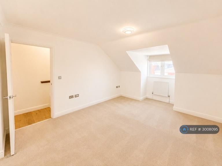 1 bedroom in Brook Avenue, Ascot, SL5 (#3008095)