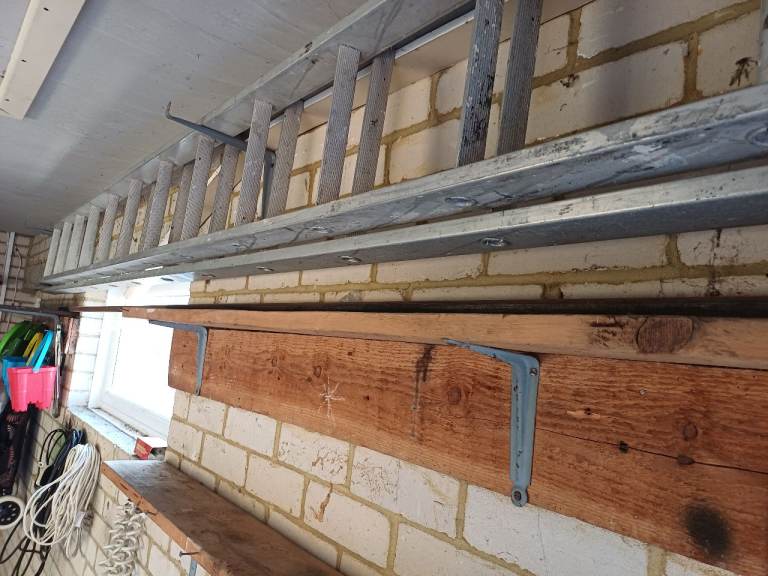 Aluminium Extension Ladder – Good Condition