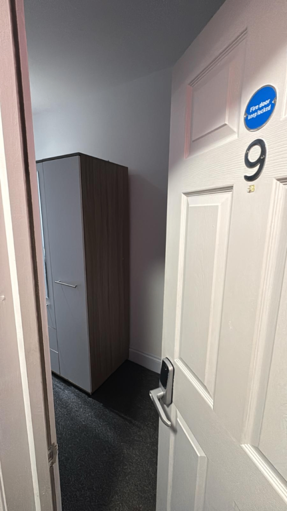 Spacious and big double ensuite room available in CV1 2BS