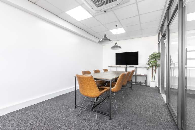 Office Space for Up to 10 Desks in SOUTHAMPTON SO145FE - Fully Flexible Setup