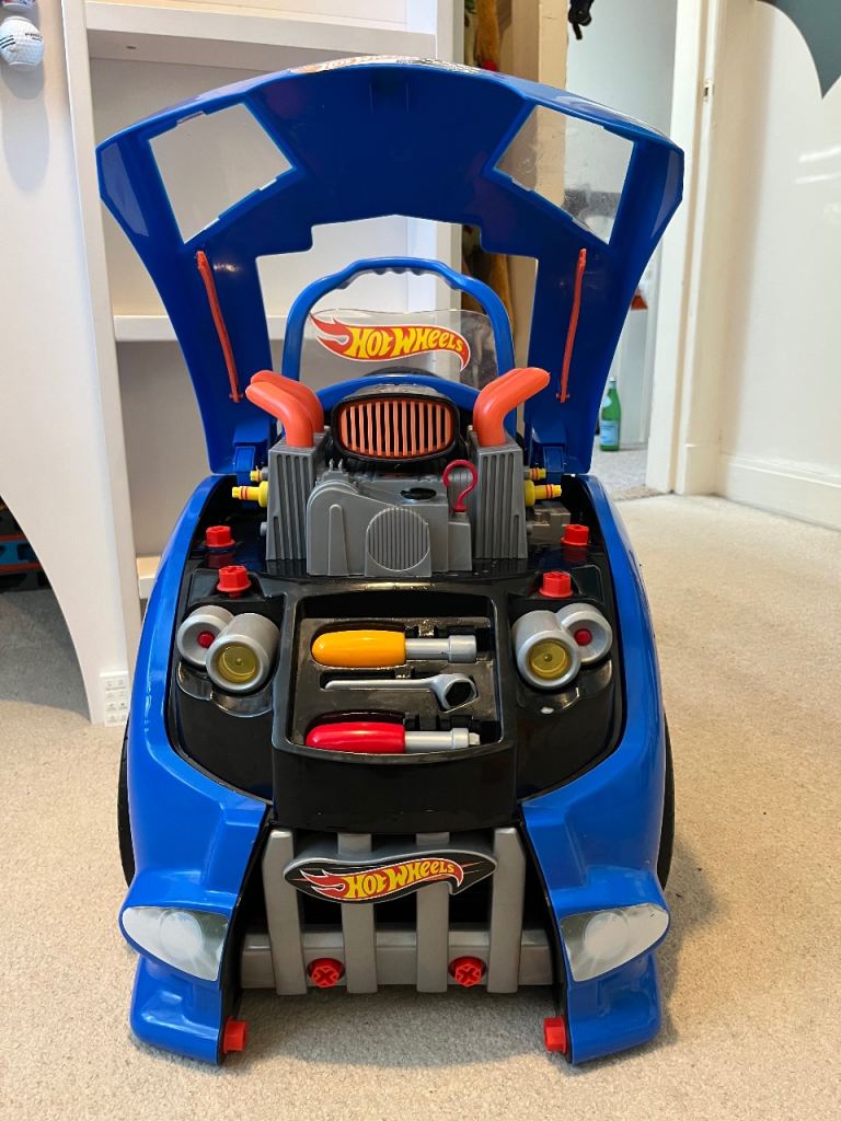 Hot Wheels Assembly Car / Engine Playset