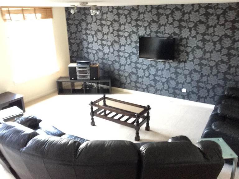 2 Bedroom Fully furnished City Centre Holburn St Undercover Parking