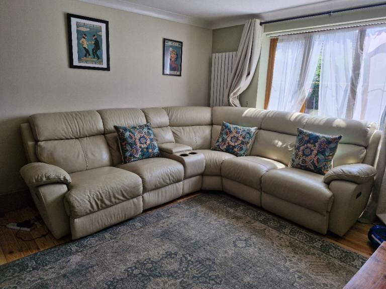 Corner cream leather sofa great condition 