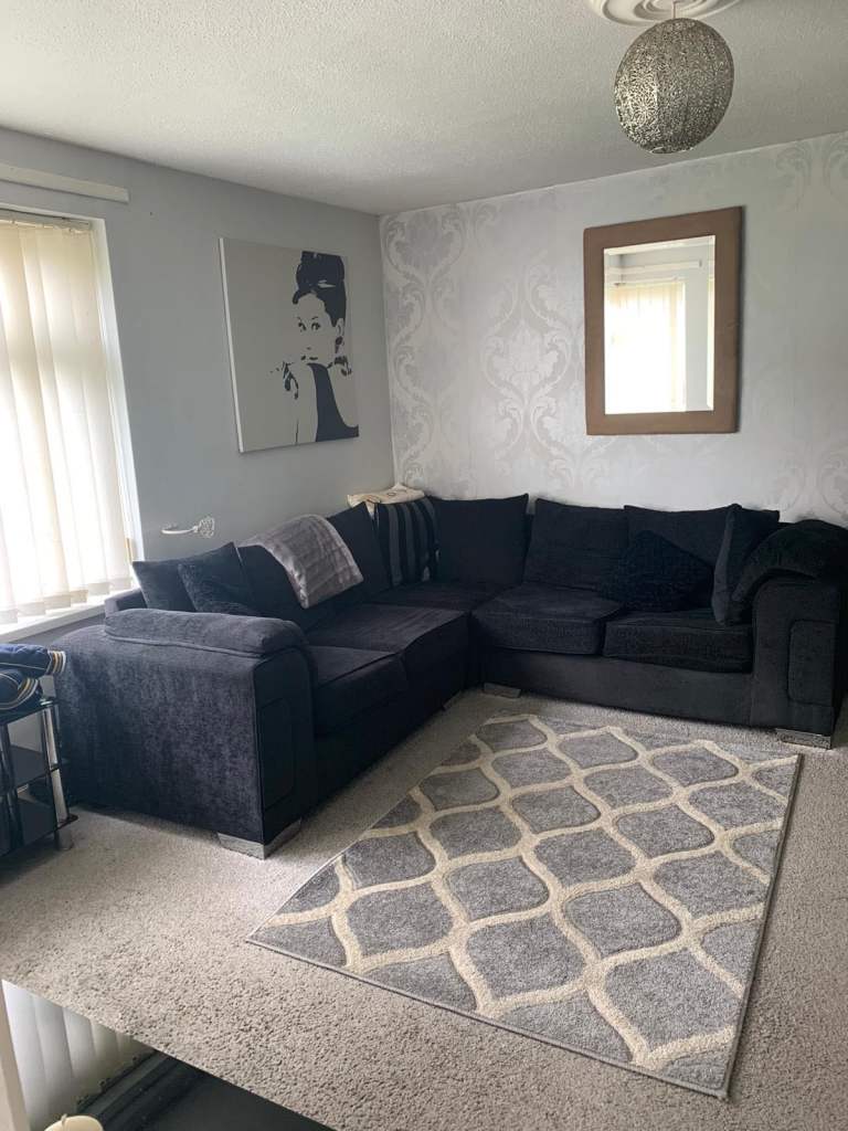 Spacious 1 bedroom flat, tenant in situ