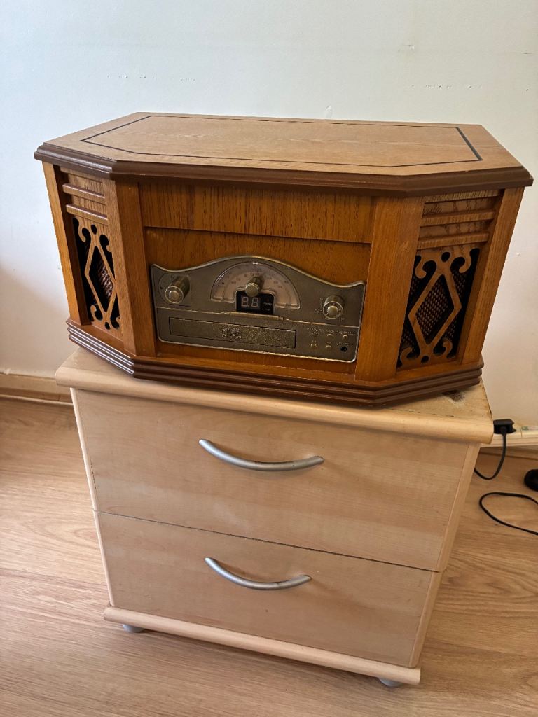 STEEPLETONE RETRO RECORD PLAYER, CD PLAYER, CASSETTE & RADIO £15 ONO