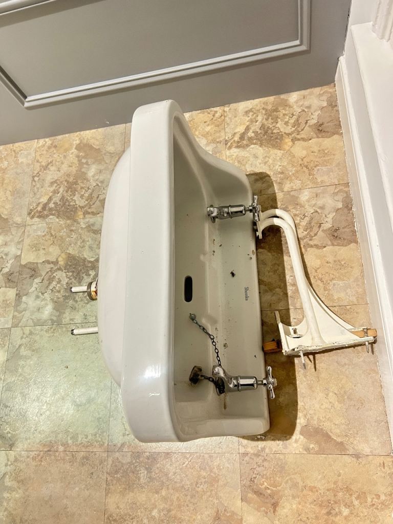 White Bathroom Sink with Taps and Brackets – Good Condition