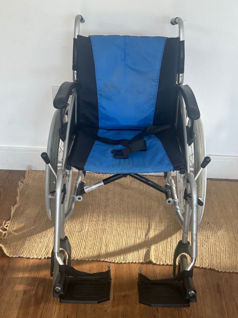 Wonderful light easy folding wheel chair for Adults 