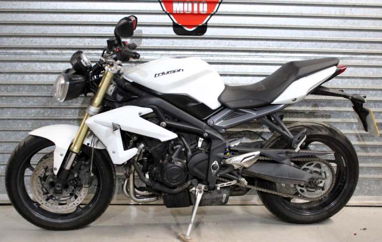 2015 15 TRIUMPH STREET TRIPLE 675 WHITE HPI CLEAR 11K NEW SHAPE TRADE SALE MOT