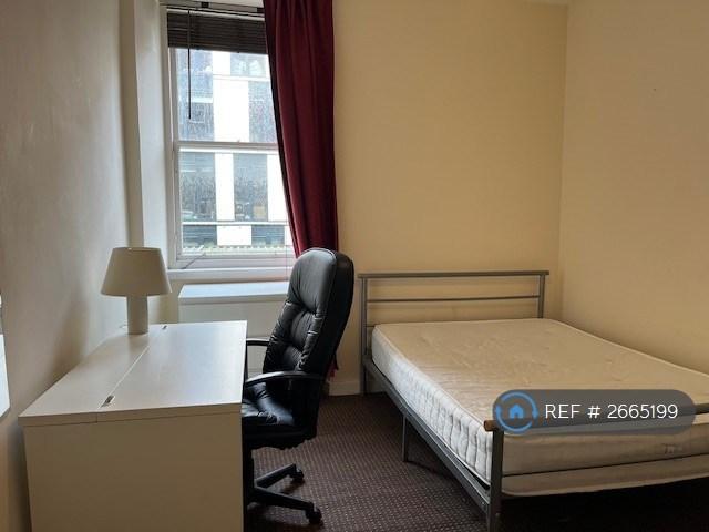 3 bedroom flat in West End Park Street, Glasgow, G3 (3 bed) (#2665199)