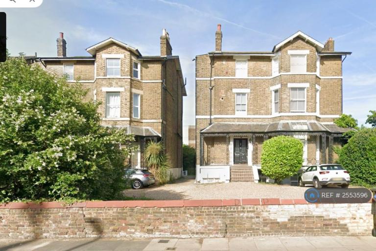 1 bedroom flat in Kidbrooke Park Road, London, SE3 (1 bed) (#2553596)