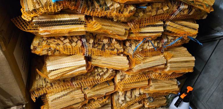 Nets of kindling wood 