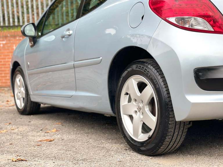 PEUGEOT 207 1.4 HDi Envy 2011