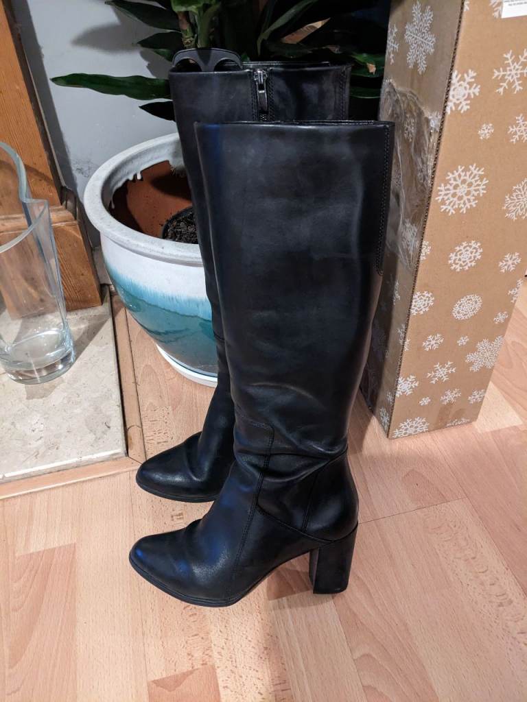Black Leather Knee-High Boots with Block Heel – Good Condition
