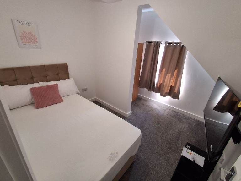 Private room with smart tv