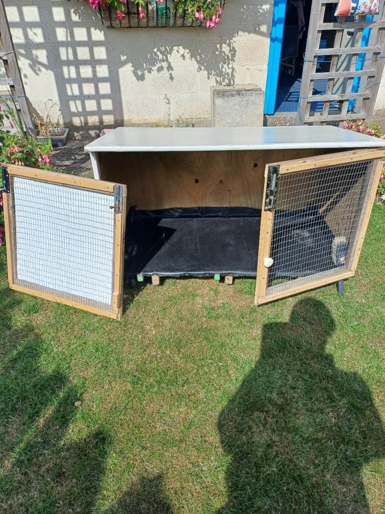 Rabbit/ginepig large ish house 