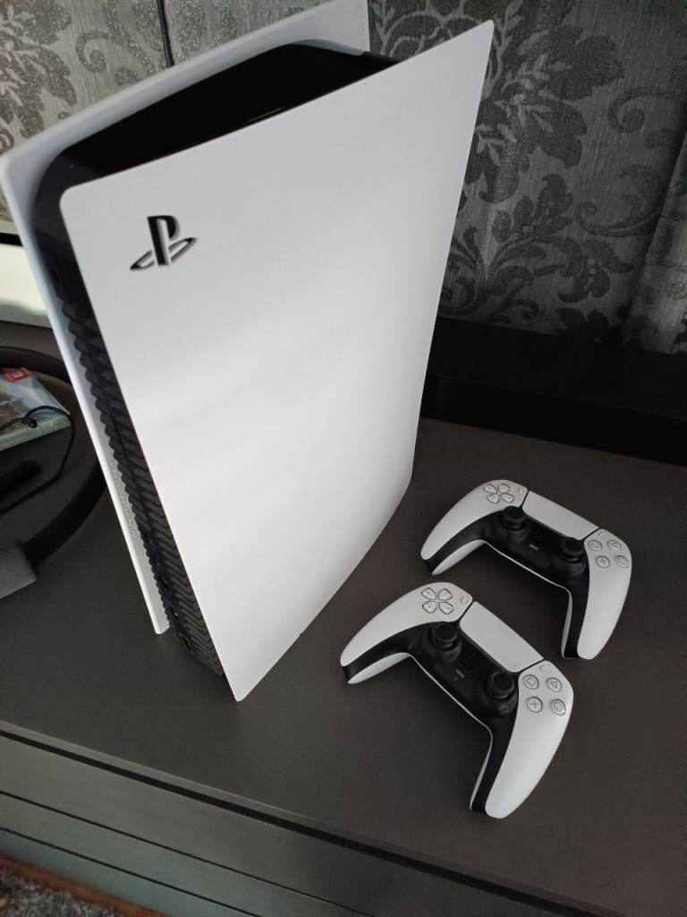 Playstation 5 1200 series, 825gb HDD 