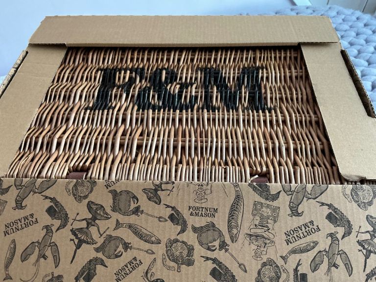 OPEN TO OFFERS FORTNUM AND MASON HAMPER BASKET BRAND NEW WITH CONTENTS 