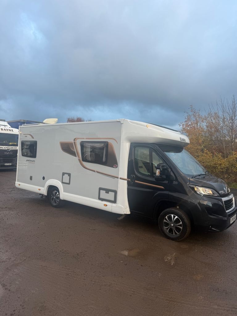 Motorhome 6berth 6belts 3500kg rear lounge