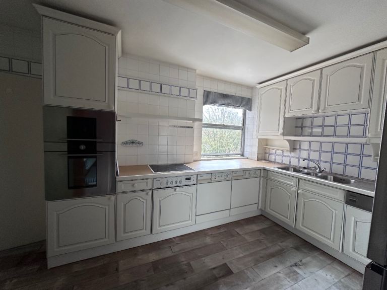 REDUCED…… full MIELE Kitchen: From £1200 —-> to £650