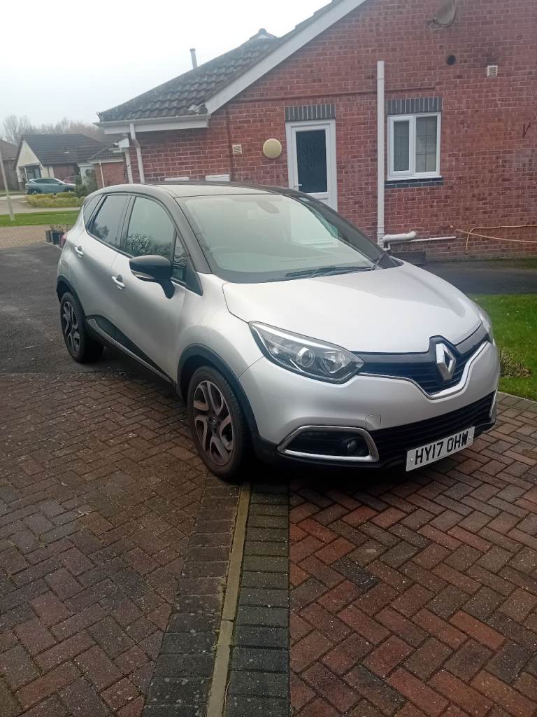 £3350 Renault Captur 1.5 dci 90Bhp £20 Tax 60mpg £3350 No offers