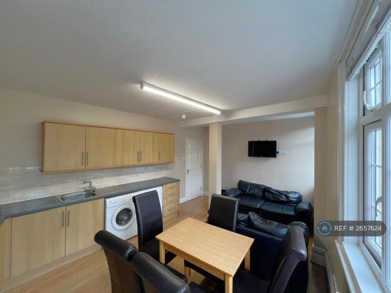 5 bedroom flat in St. Nicholas Street, Bristol, BS1 (5 bed) (#2657624)