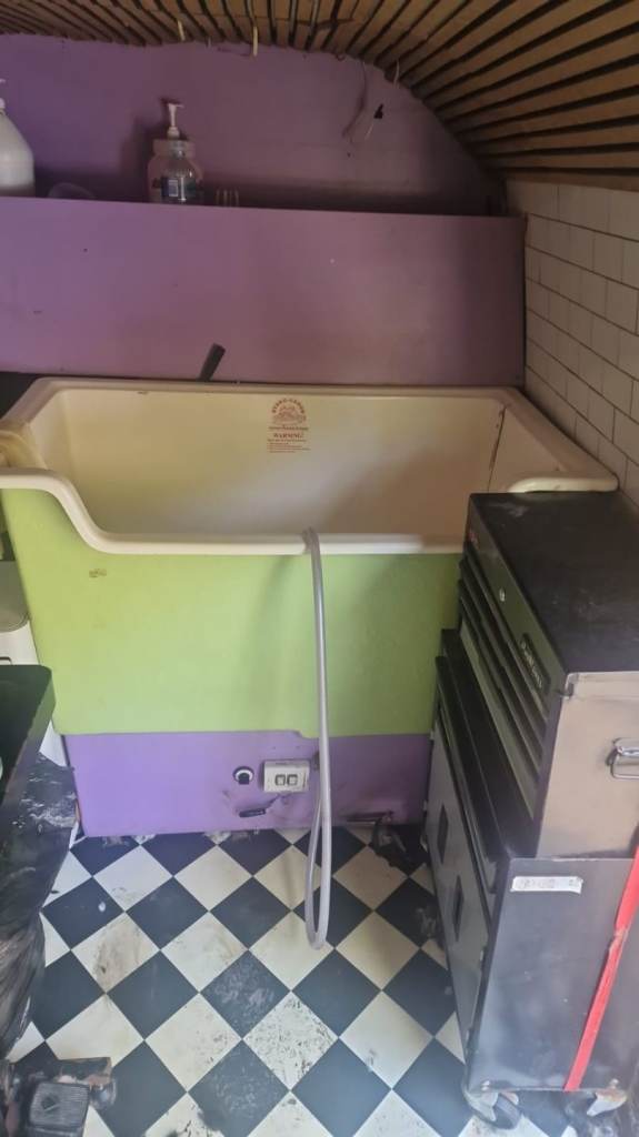 Large Hydrobath