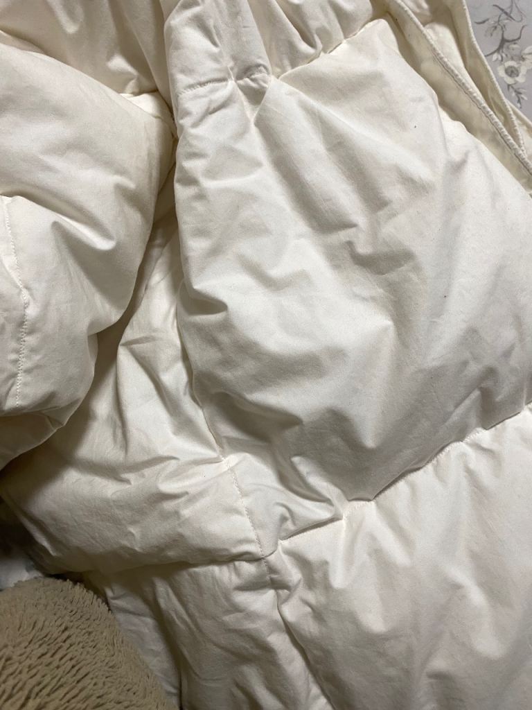 2 x double winter or summer white goose down duvets - £8 (Wallisdown)