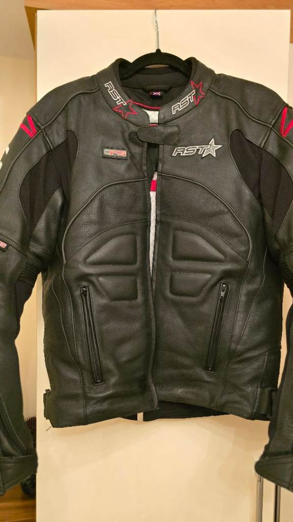 RST mens leather motorbike jacket rrp300