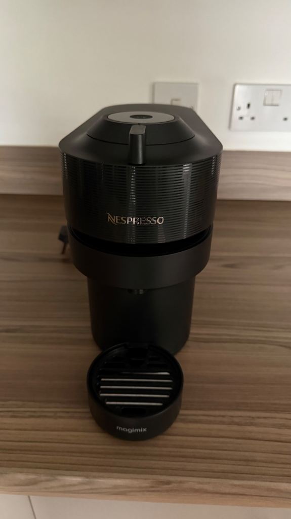 Nespresso Vertuo Pop in black - excellent condition 