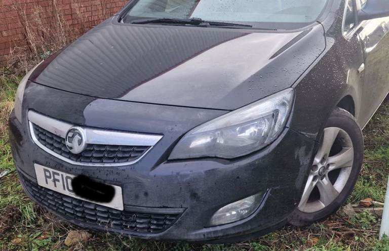 Vauxhall Astra J Bonnet Black 2010