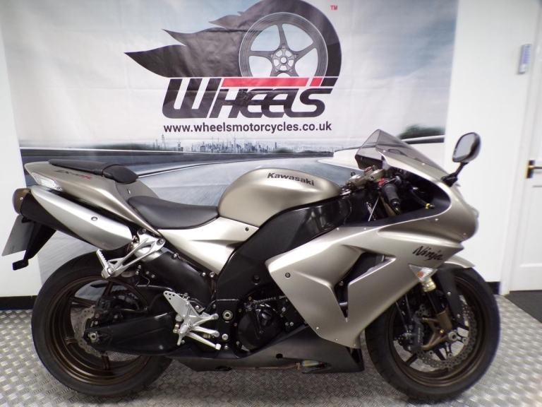 2006 KAWASAKI NINJA ZX-10R WITH ONLY 6110 MILES FROM NEW