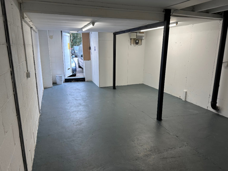 750sqft secure industrial unit located near East Grinstead 