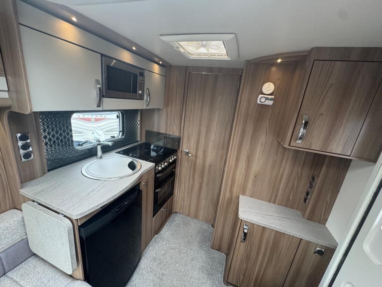 Swift Fairway Platinum 560 / 4 2021