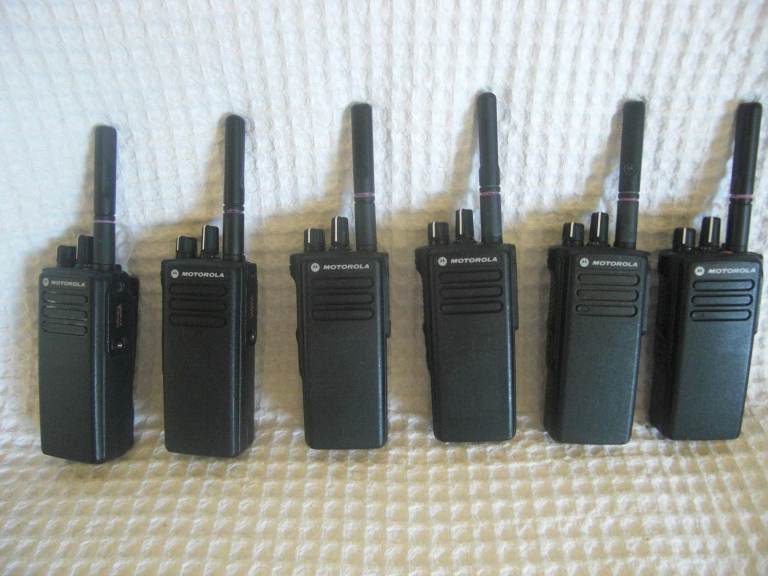 MOTOROLA DP4400 UHF WITH AES256 ENCRYPTION X 6 RADIOS AND IMPRESS LCD CHARGER