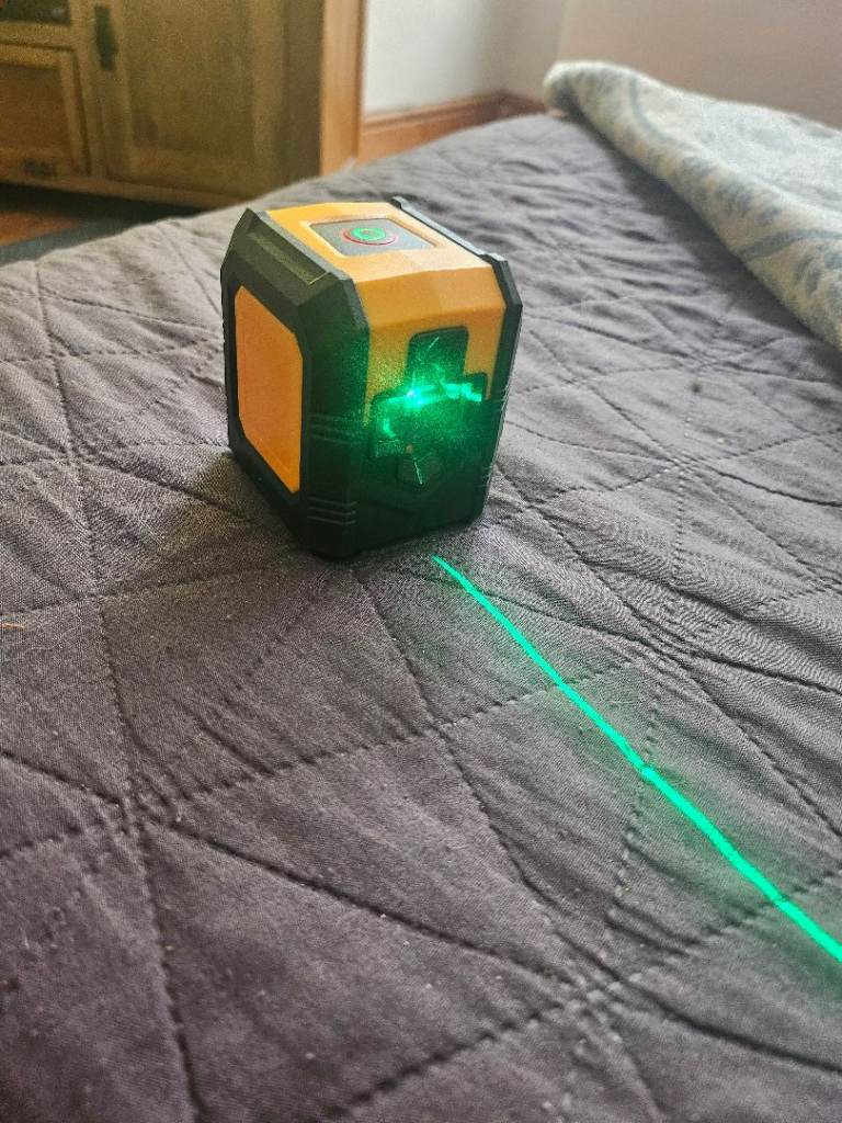 Handy Laser Level with Bright Green Beam – As Good As New