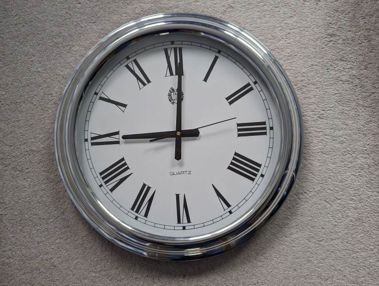 Large Quartz clock - 46cm diameter