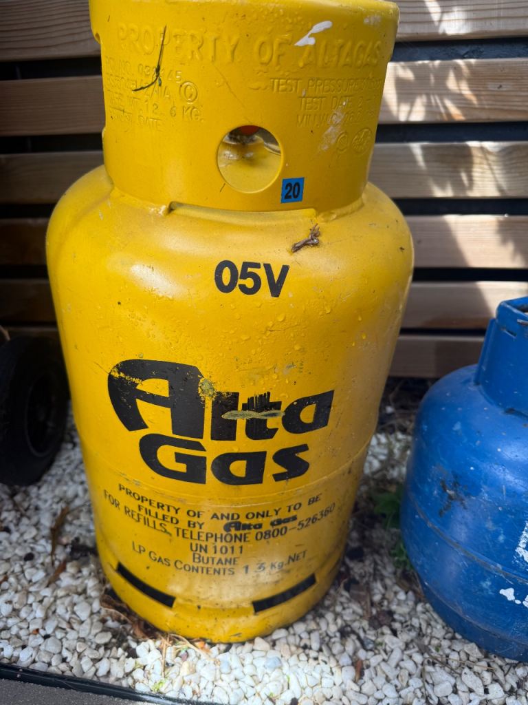Large empty Gas Bottle great for BBQ or camping 